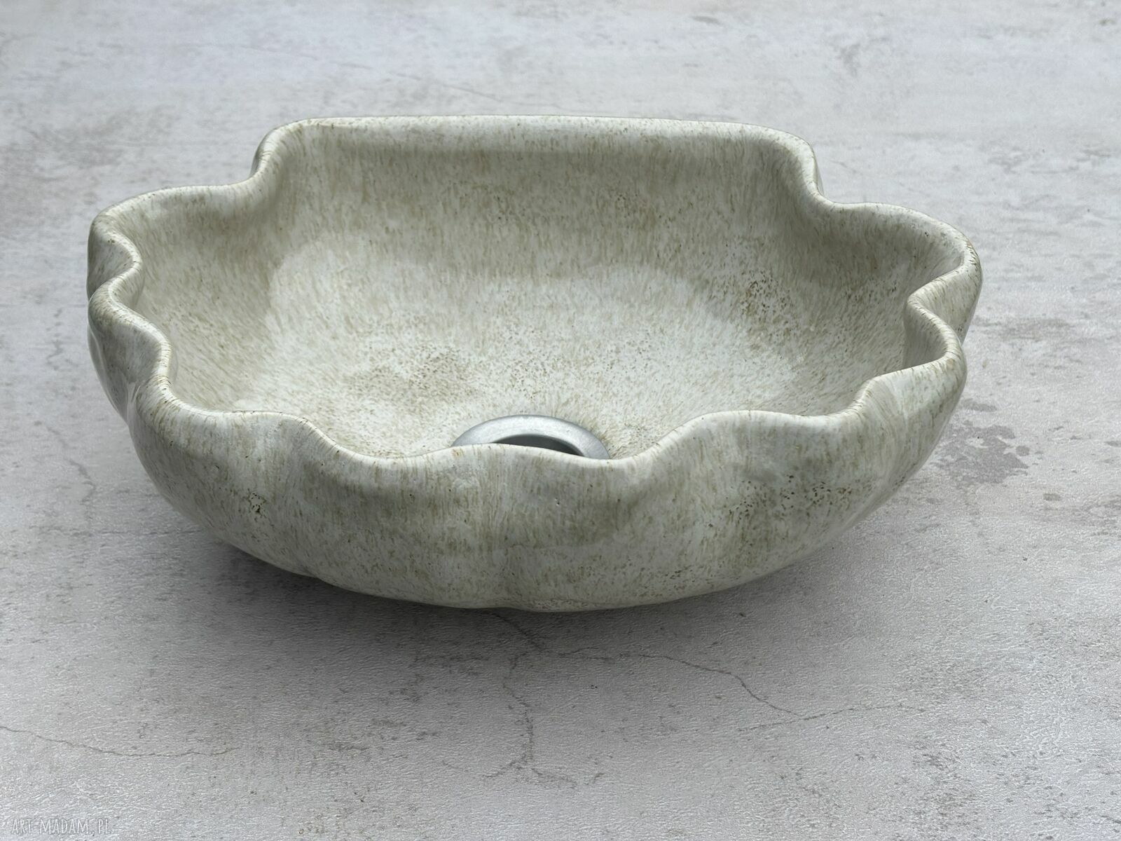 Umywalka ceramiczna w kształcie muszelki 30x20 - nablatowa, ręcznie robiona