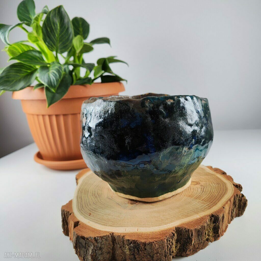 Ceramiczna osłonka na doniczkę - ręcznie lepiona z gliny szamotowej