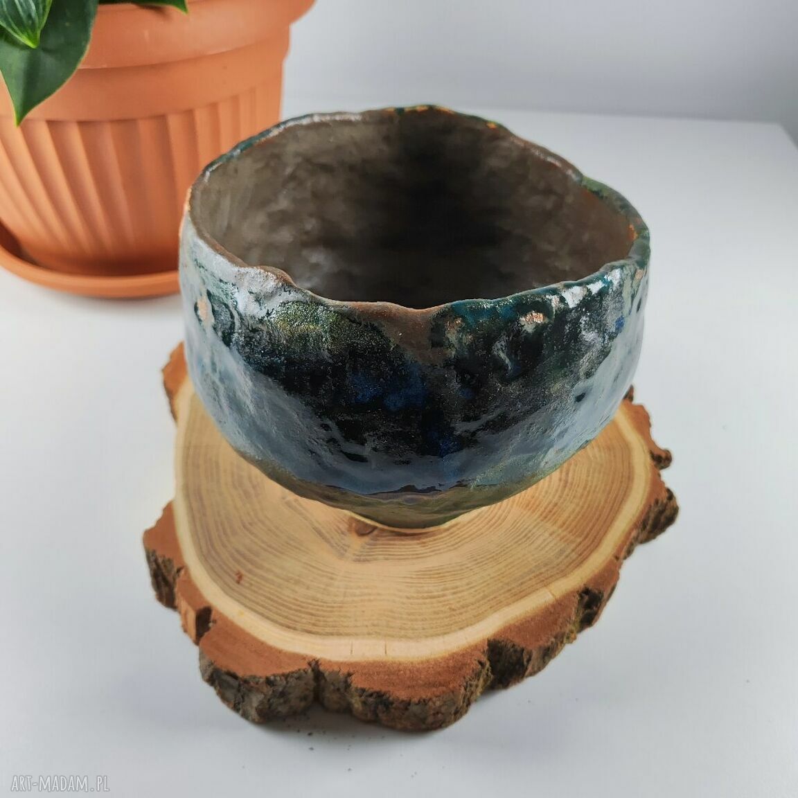 Ceramiczna osłonka na doniczkę - ręcznie lepiona z gliny szamotowej