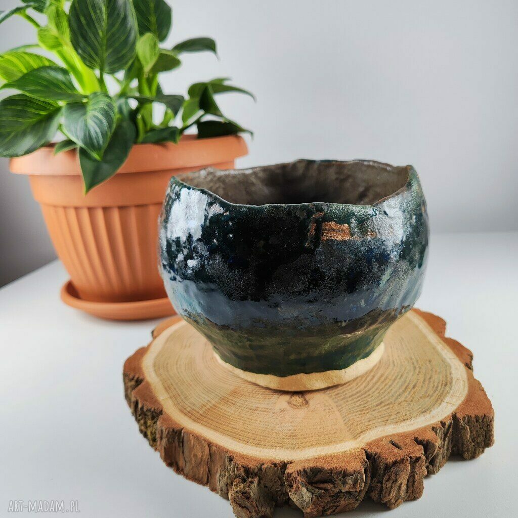 Ceramiczna osłonka na doniczkę - ręcznie lepiona z gliny szamotowej