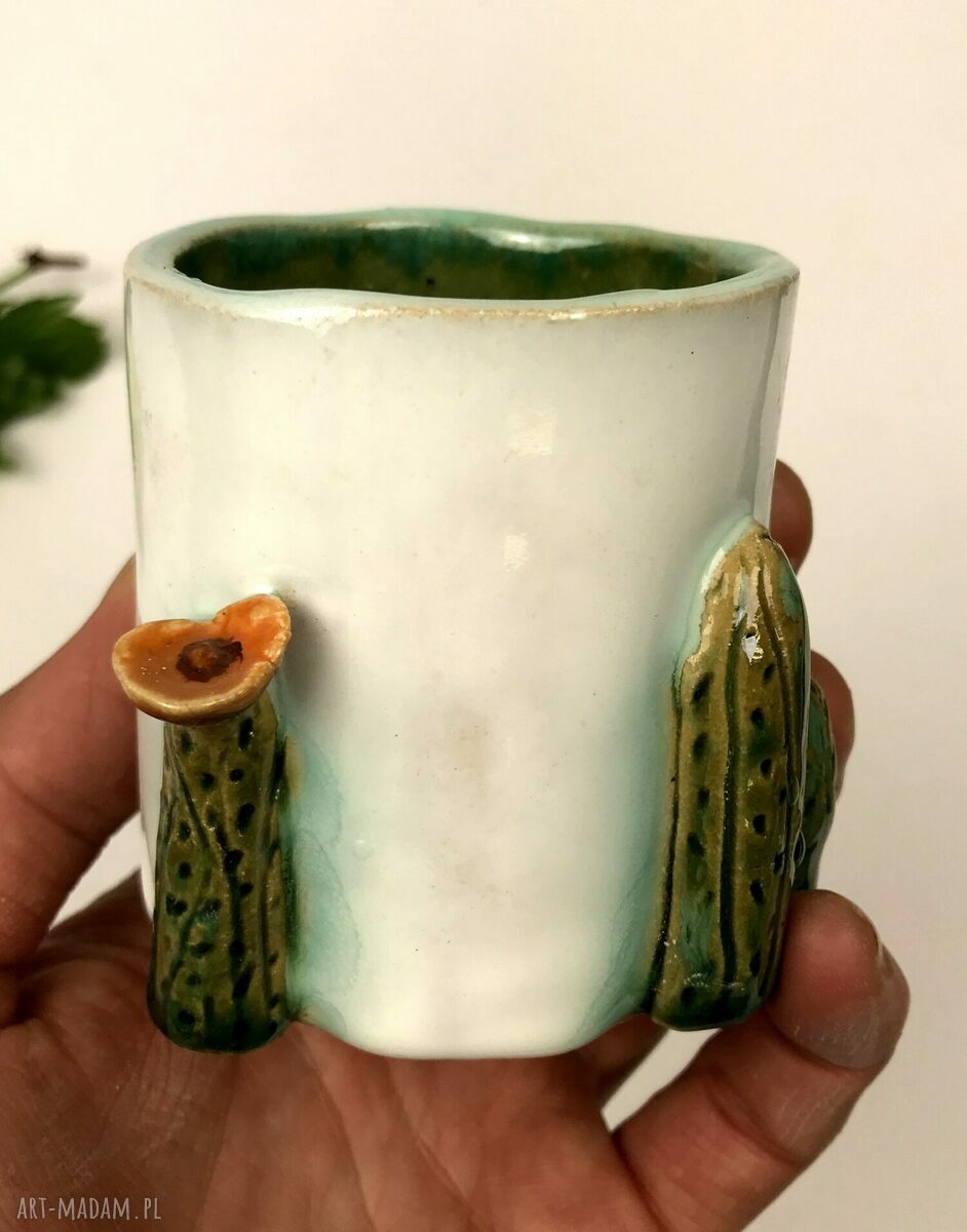 Ręcznie robiona ceramiczna osłonka na kwiaty