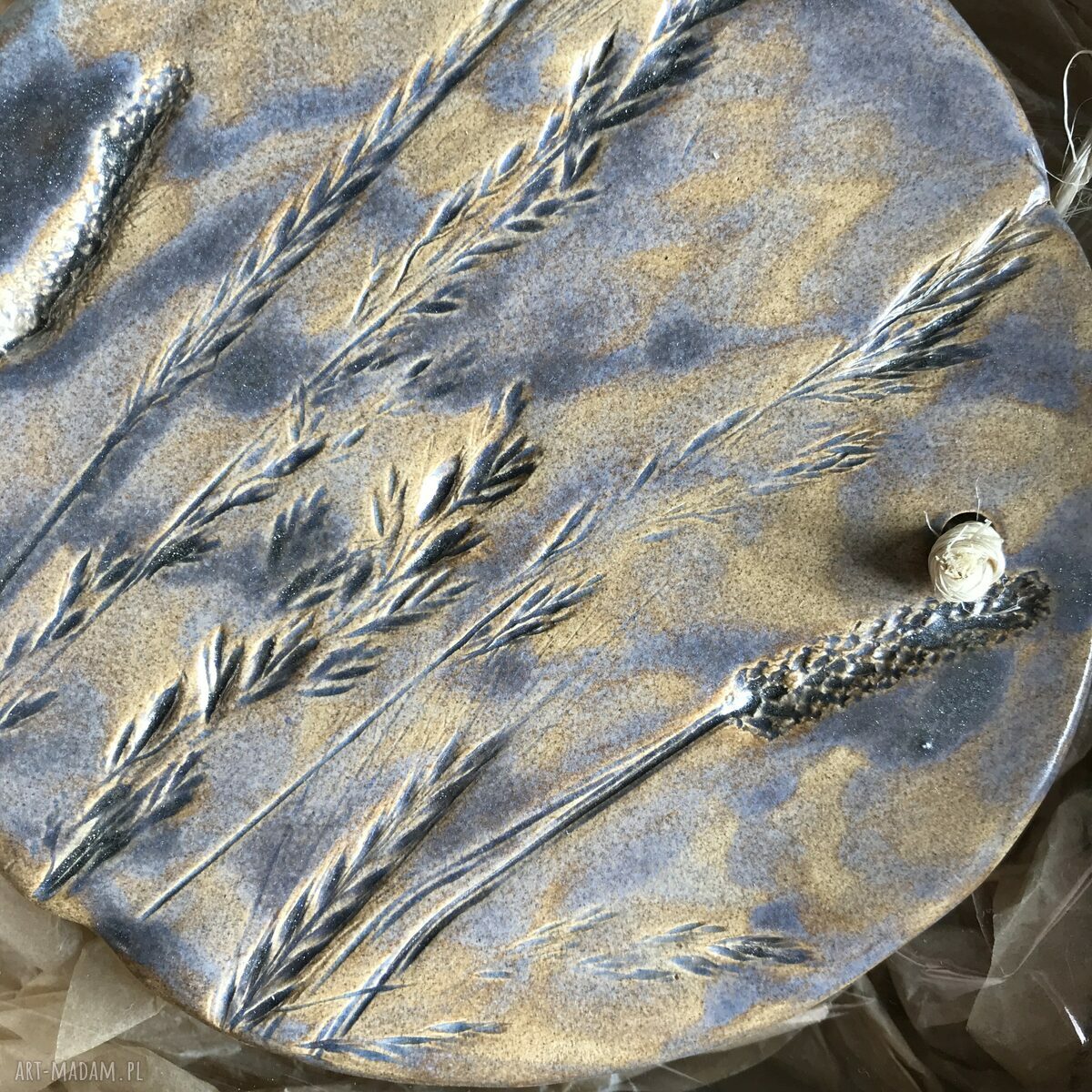 Ceramiczna ozdoba ścienna z trawami - wallhanging beżowo-srebrny 12 cm