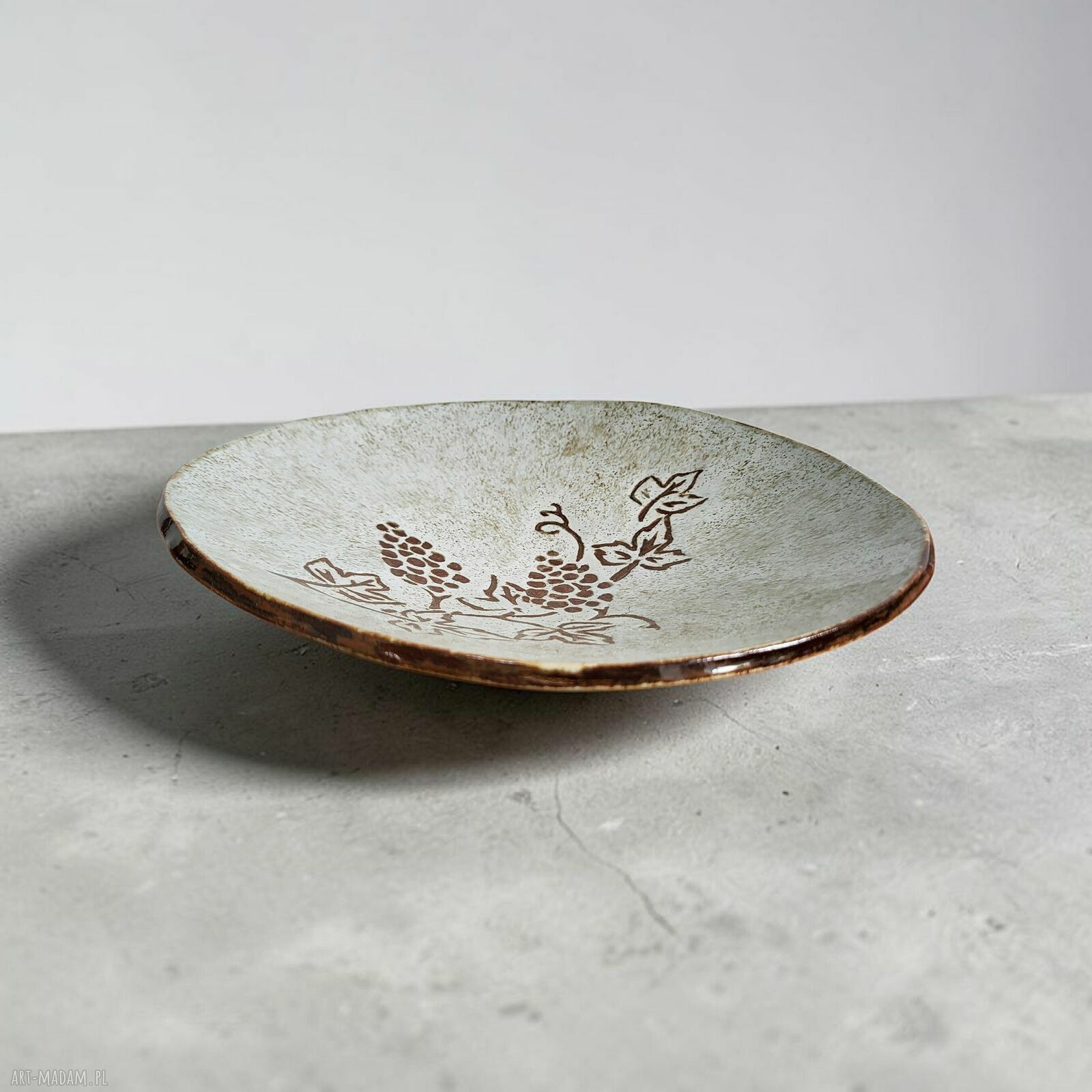 Ręcznie robiona ceramiczna patera z winoroślą - 30 cm