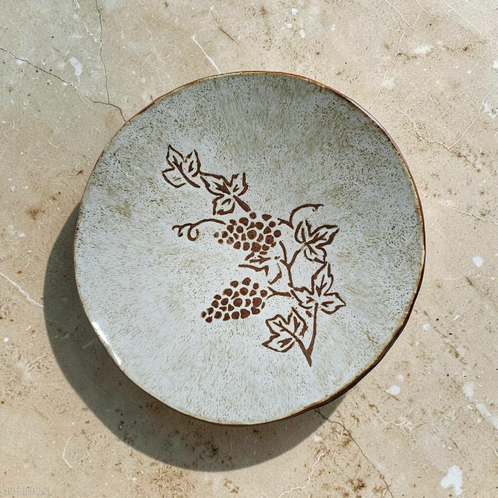 Ręcznie robiona ceramiczna patera z winoroślą - 30 cm