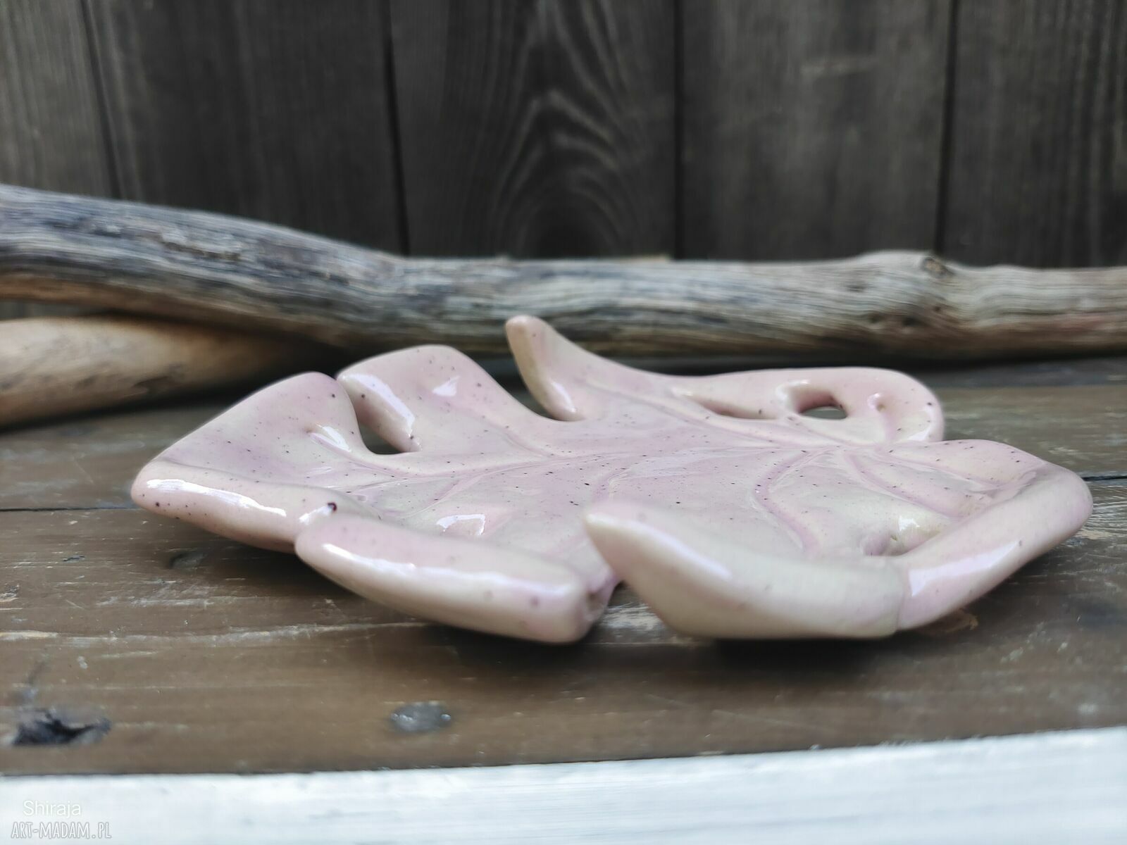 Ceramiczna podstawka - monsterka c863 w kształcie liścia monstery