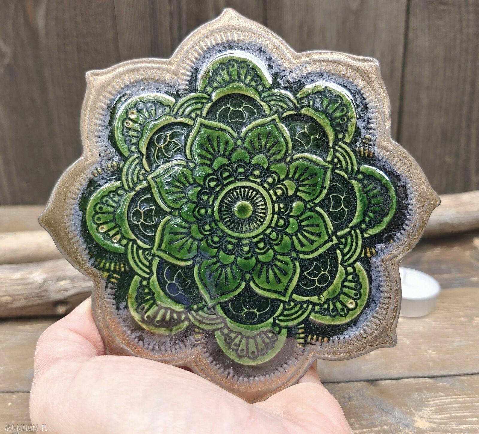 Ceramiczna podstawka na świecę mandala c908 - butelkowa zieleń i stare złoto
