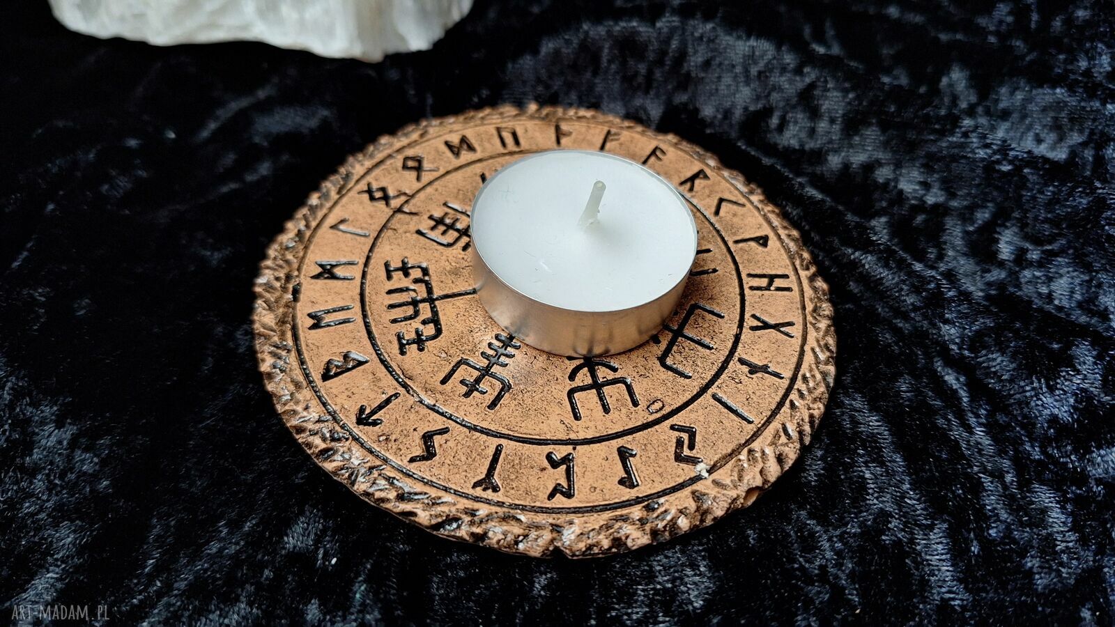 Ceramiczna podstawka rytualna Vegvísir z runami Futhark - rękodzieło z ceramiki