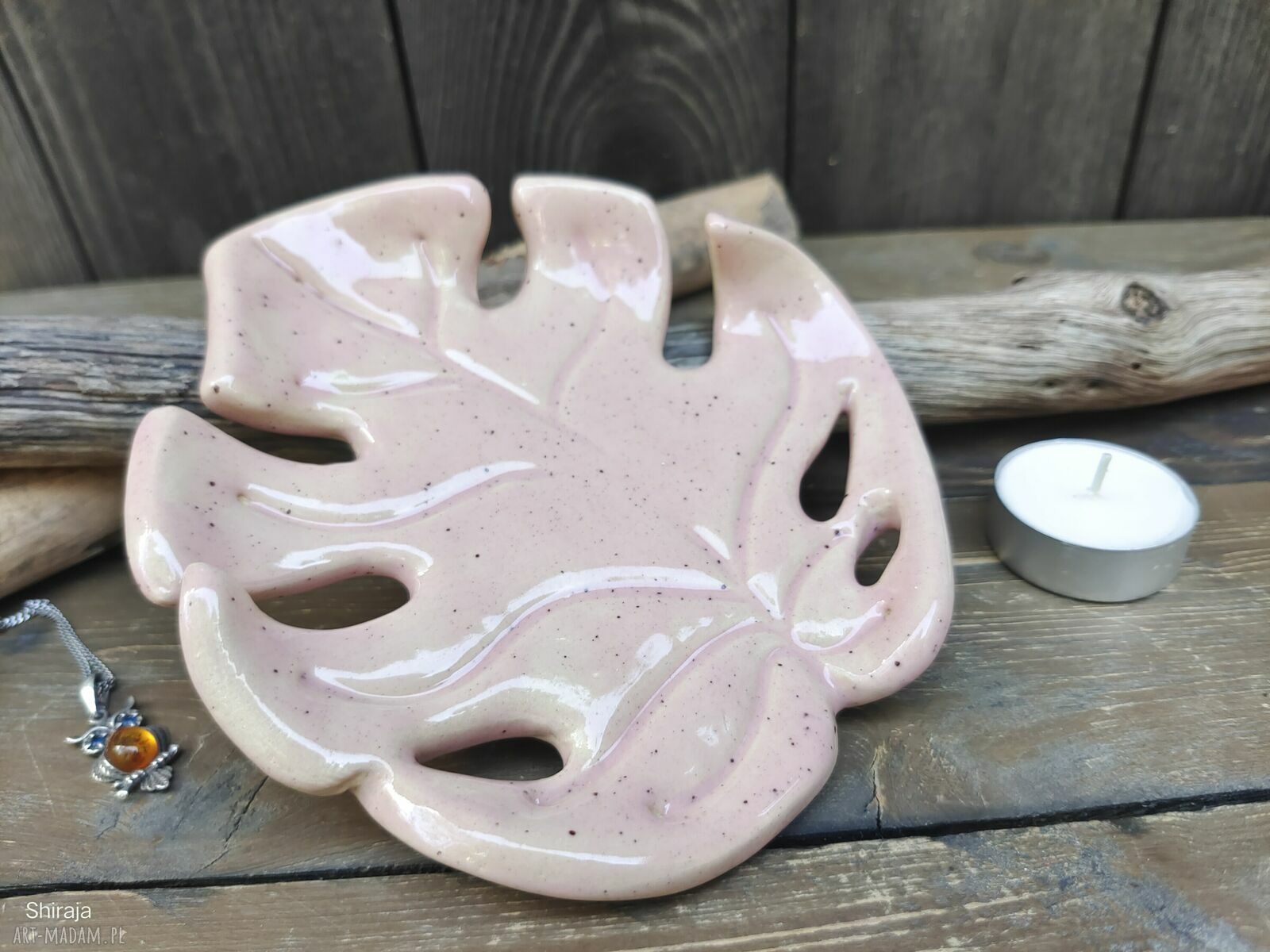 Ceramiczna podstawka - monsterka c863 w kształcie liścia monstery