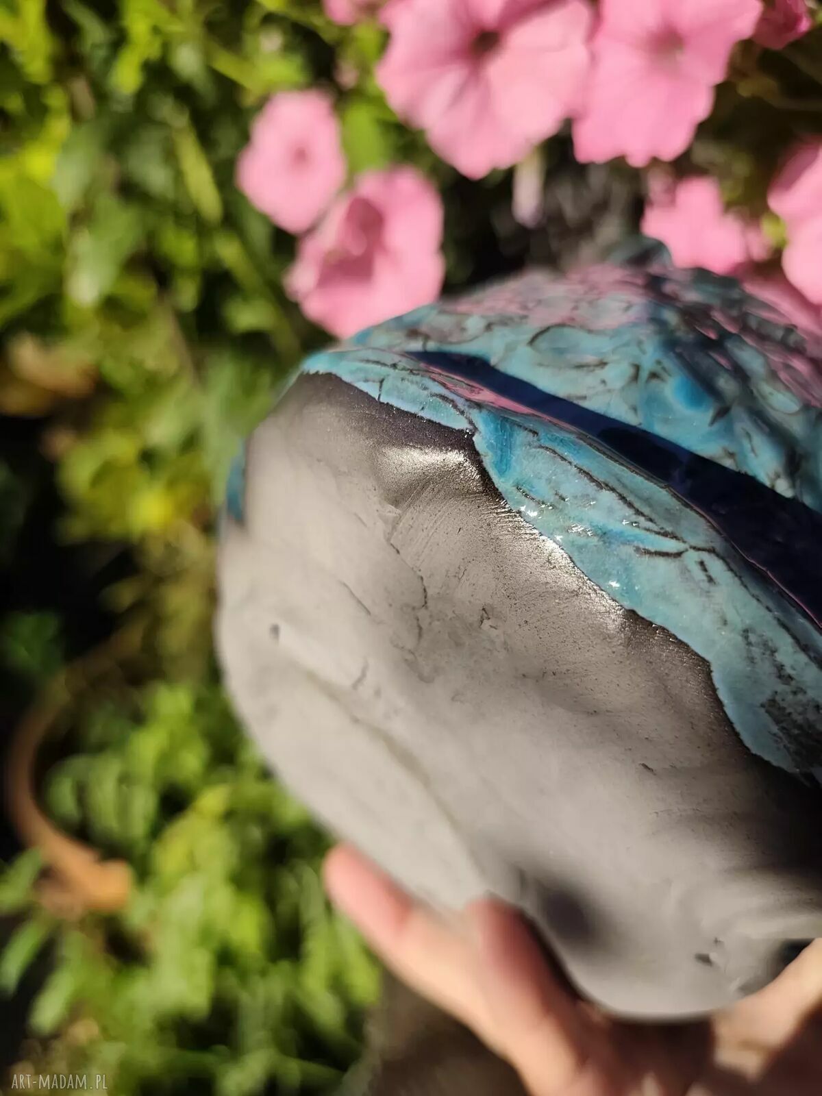 Ceramiczna skarbonka w kształcie grubego kotka