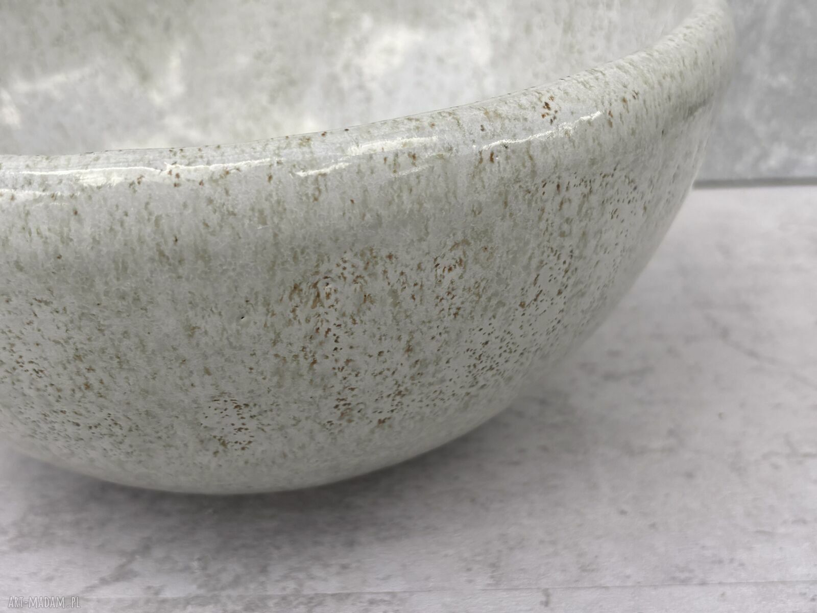 Umywalka ceramiczna beżowa elegancja - nablatowa 27 cm