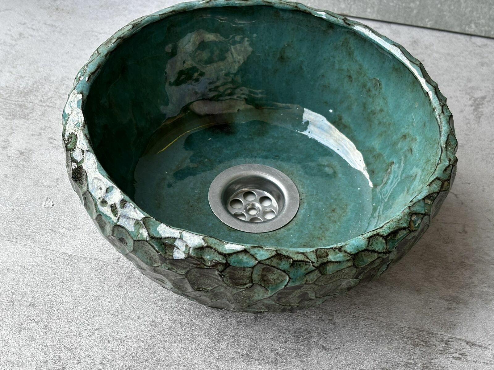 Umywalka ceramiczna Rybia Łuska z turkusową glazurą - rękodzieło do małej łazienki