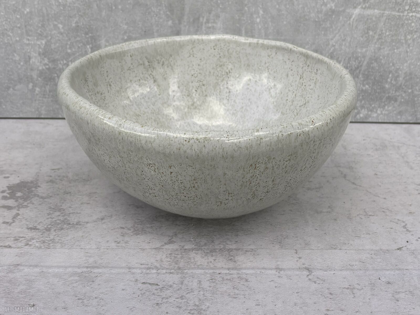 Umywalka ceramiczna beżowa elegancja - nablatowa 27 cm