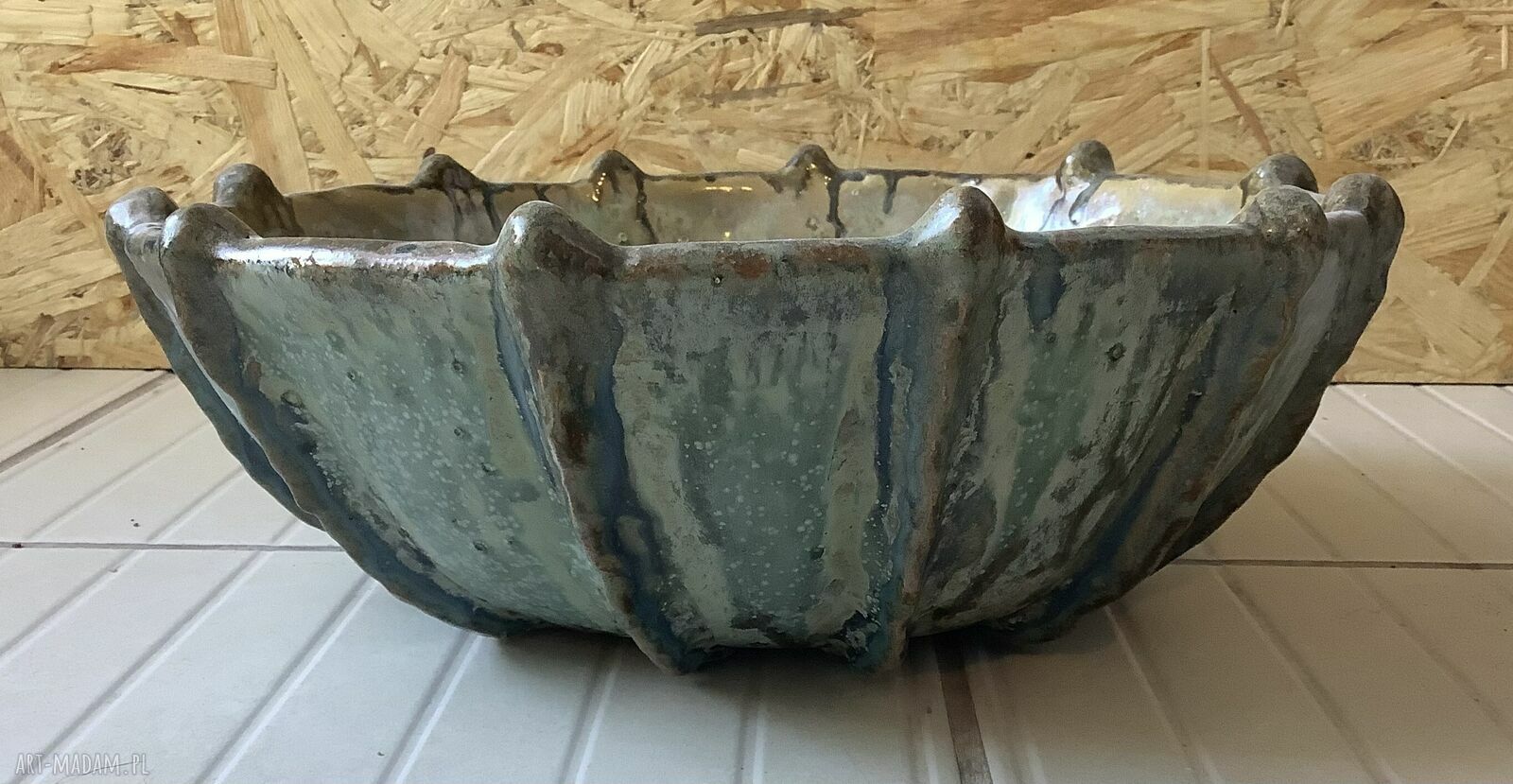 Ceramiczna umywalka nablatowa Jeżowiec III