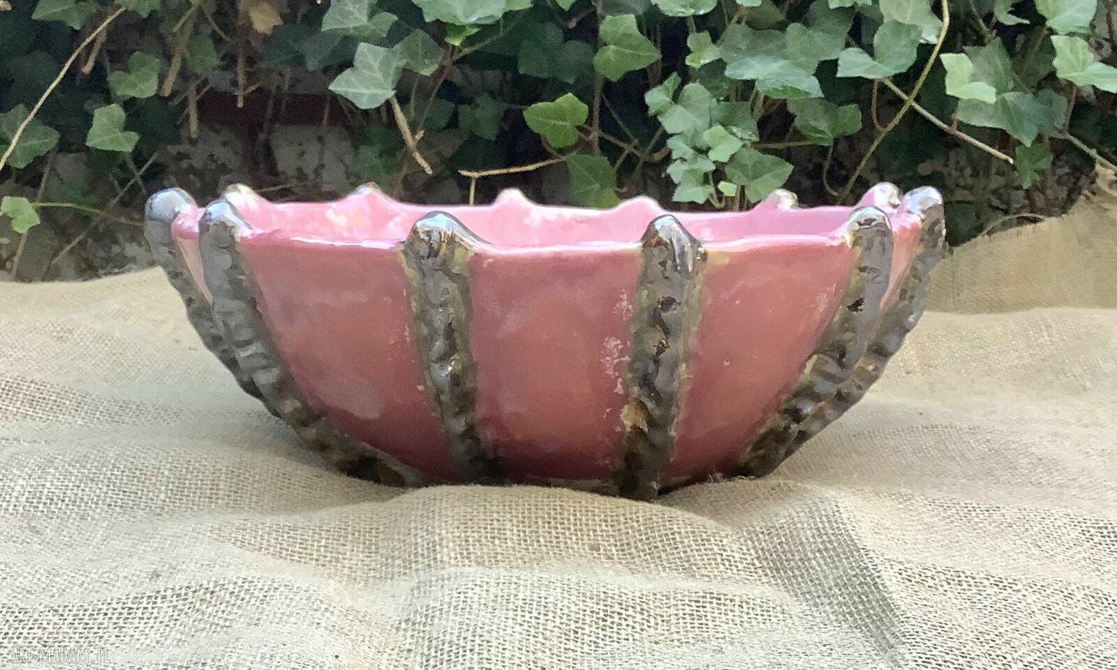 Ceramiczna umywalka nablatowa Jeżowiec w różu (handmade)
