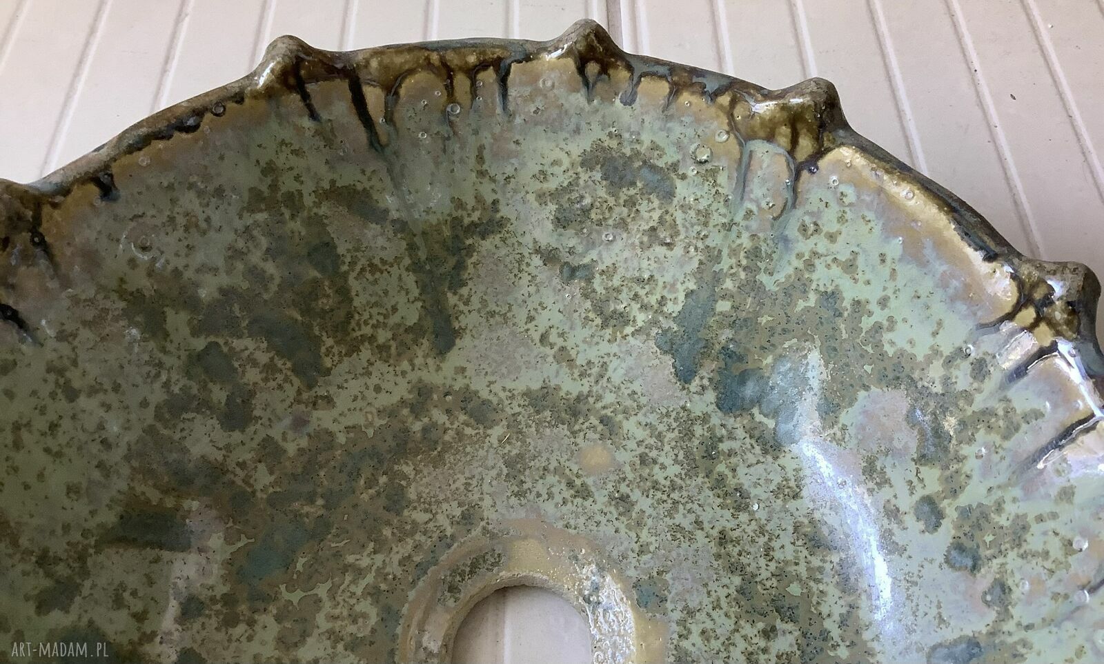 Ceramiczna umywalka nablatowa Jeżowiec III