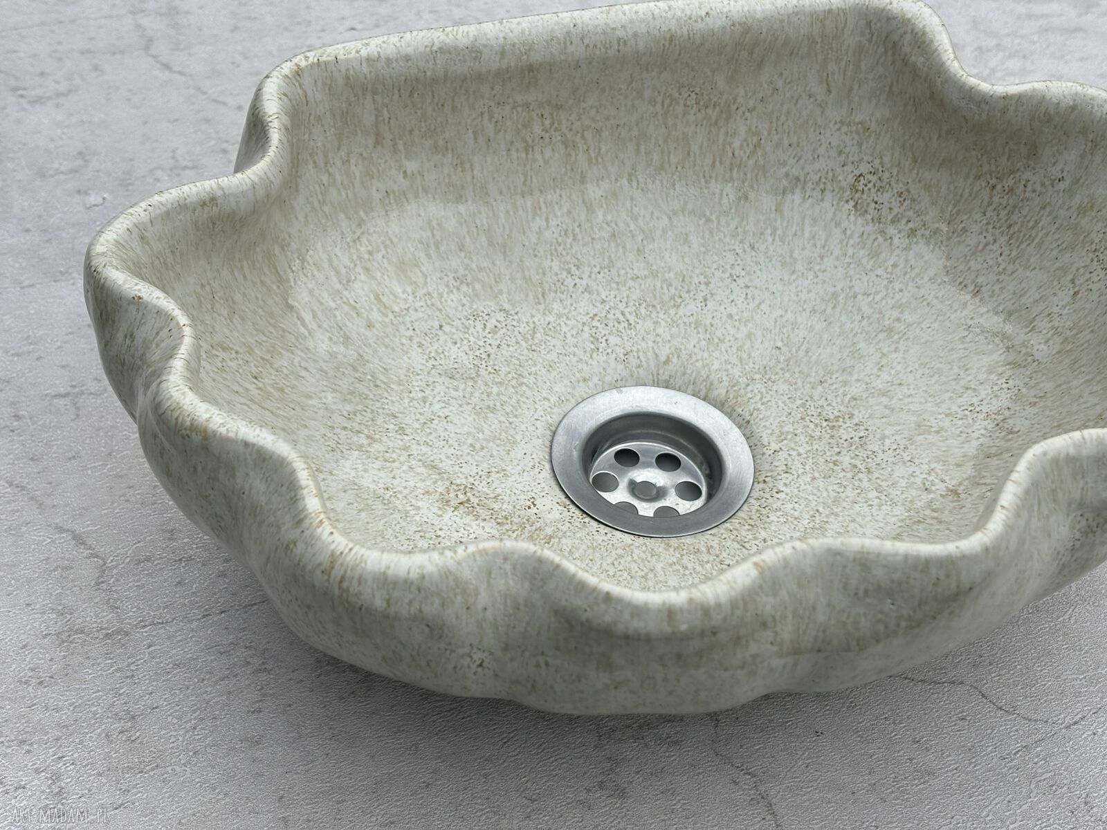 Umywalka ceramiczna w kształcie muszelki 30x20 - nablatowa, ręcznie robiona