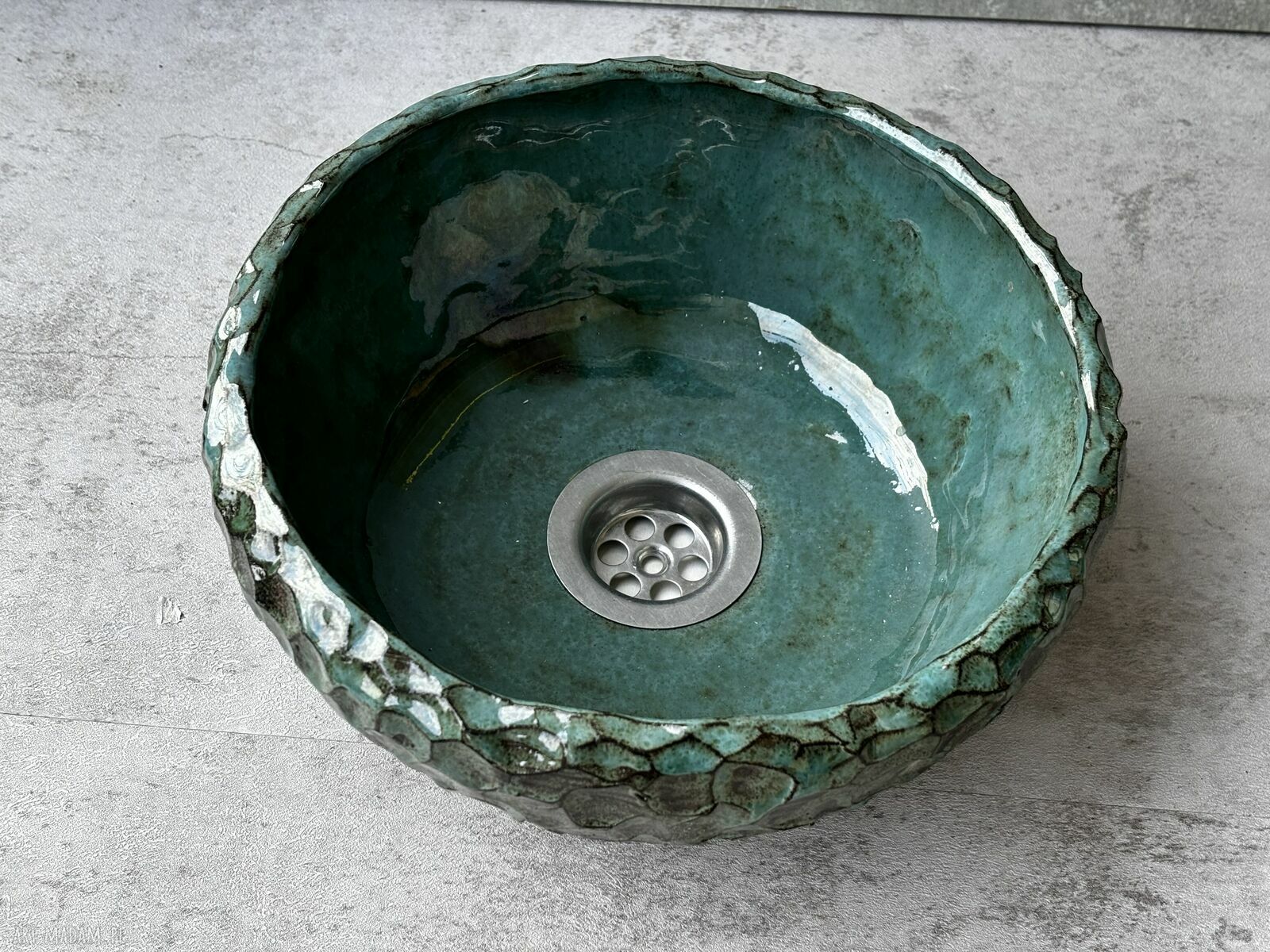Umywalka ceramiczna Rybia Łuska z turkusową glazurą - rękodzieło do małej łazienki