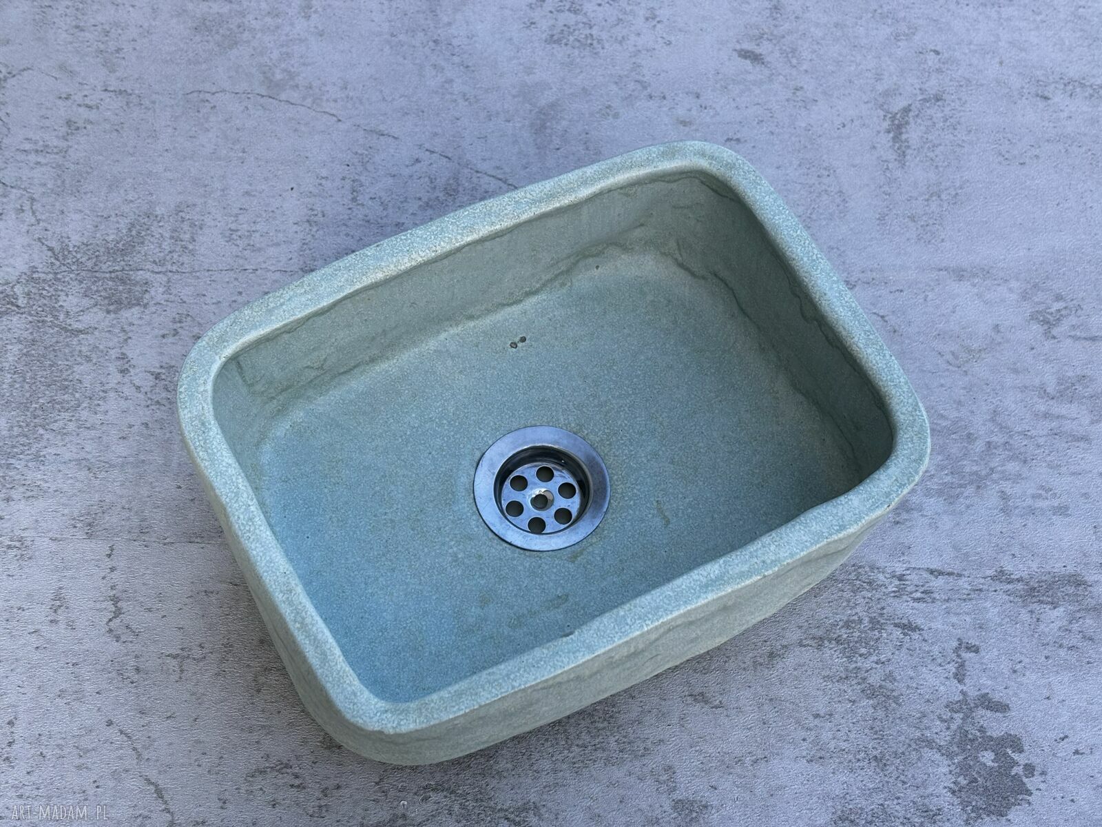 Szałwiowa umywalka ceramiczna handmade do łazienki w rustykalnym stylu