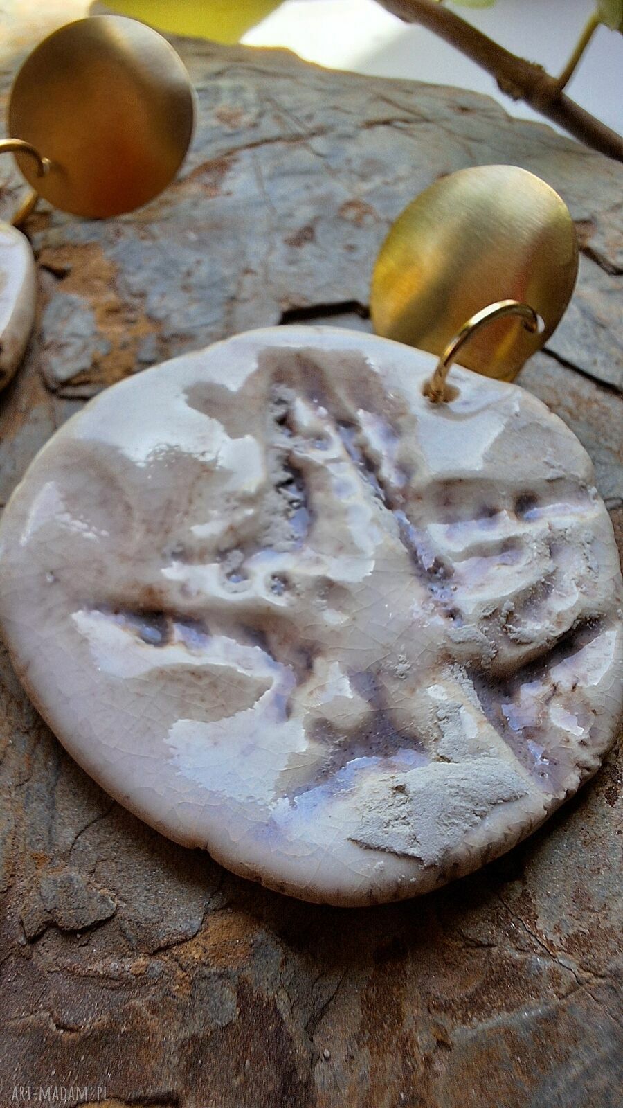 Ceramiczne kolczyki z motywem rozgwiazdy - Surowe Boho (mosiądz i ceramika)