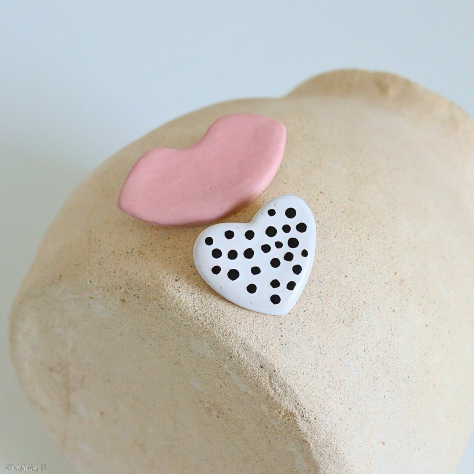 Ceramiczne broszki usta i serce - zestaw 2 szt. handmade