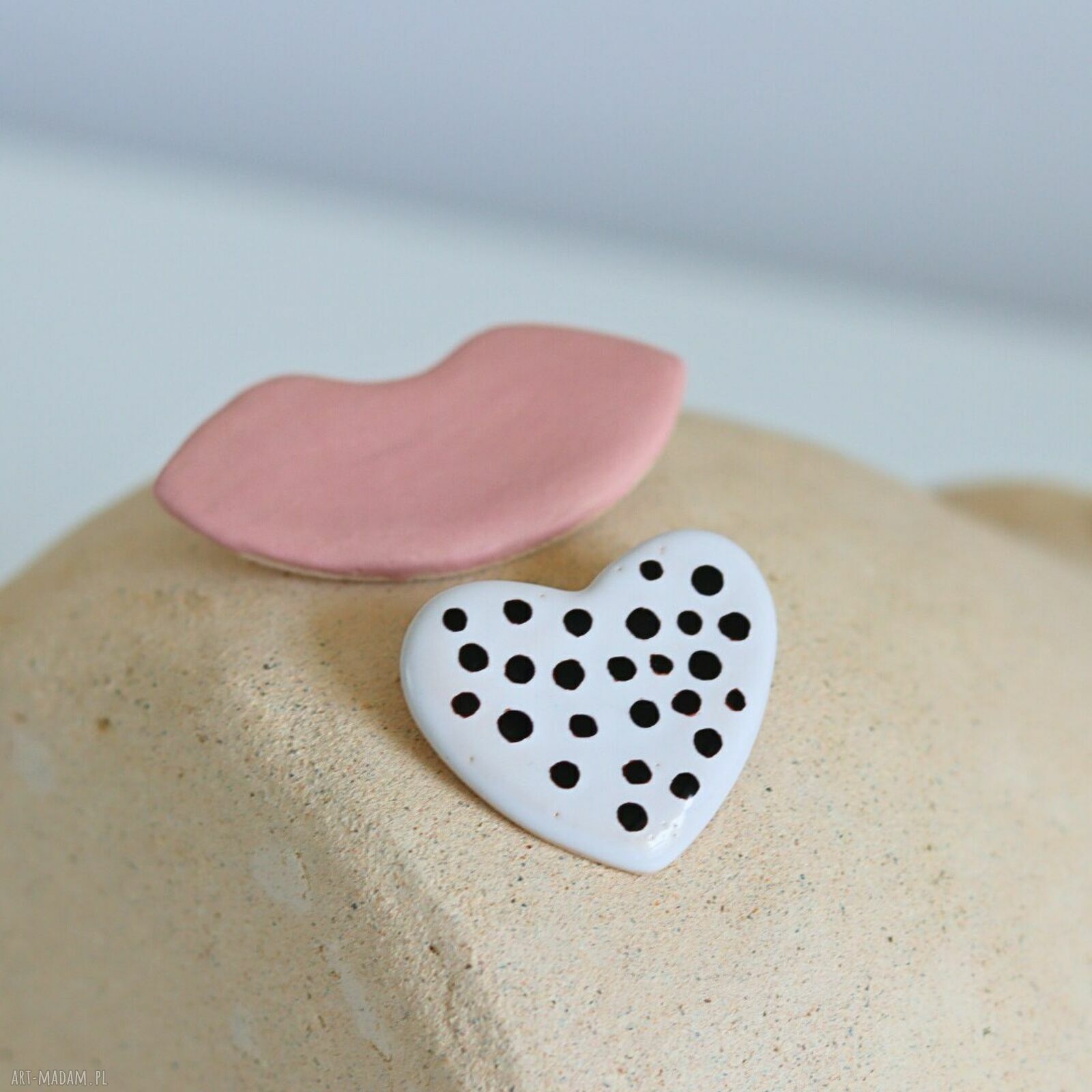 Ceramiczne broszki usta i serce - zestaw 2 szt. handmade