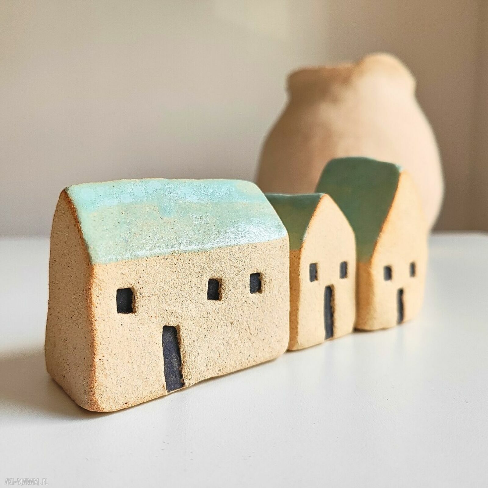 Ceramiczne domki 3 sztuki - ręcznie lepiona dekoracja na półkę