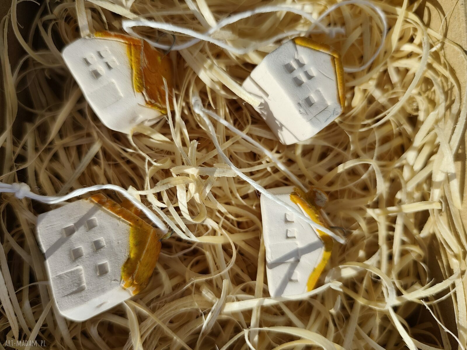 Domki ceramiczne mini 4 szt z zawieszką - kolorowa dekoracja handmade na święta