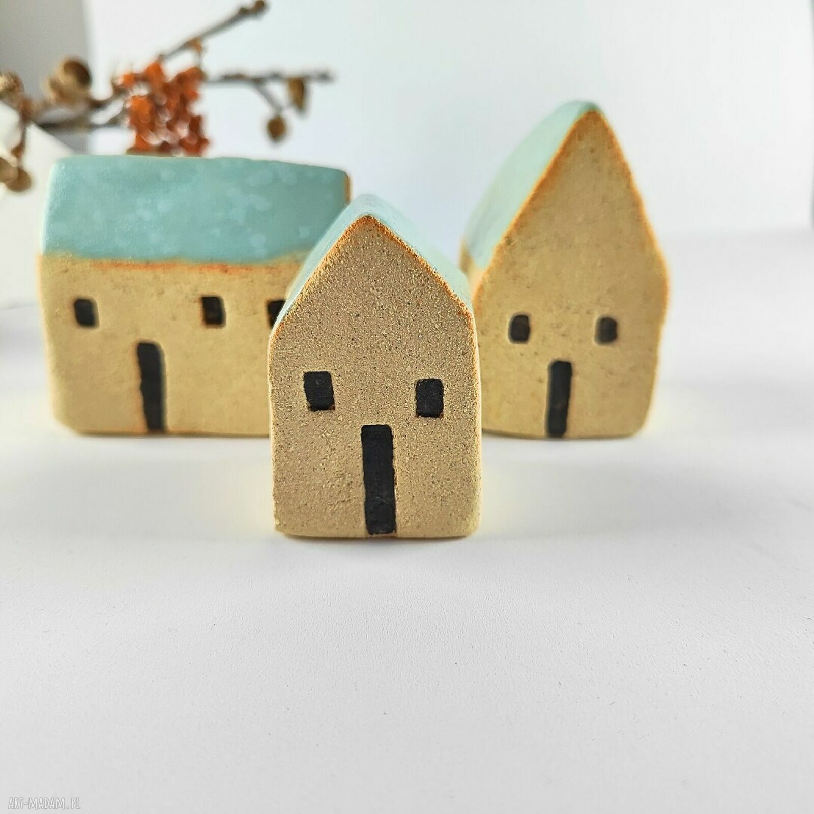 Ceramiczne domki 3 sztuki - ręcznie lepiona dekoracja na półkę