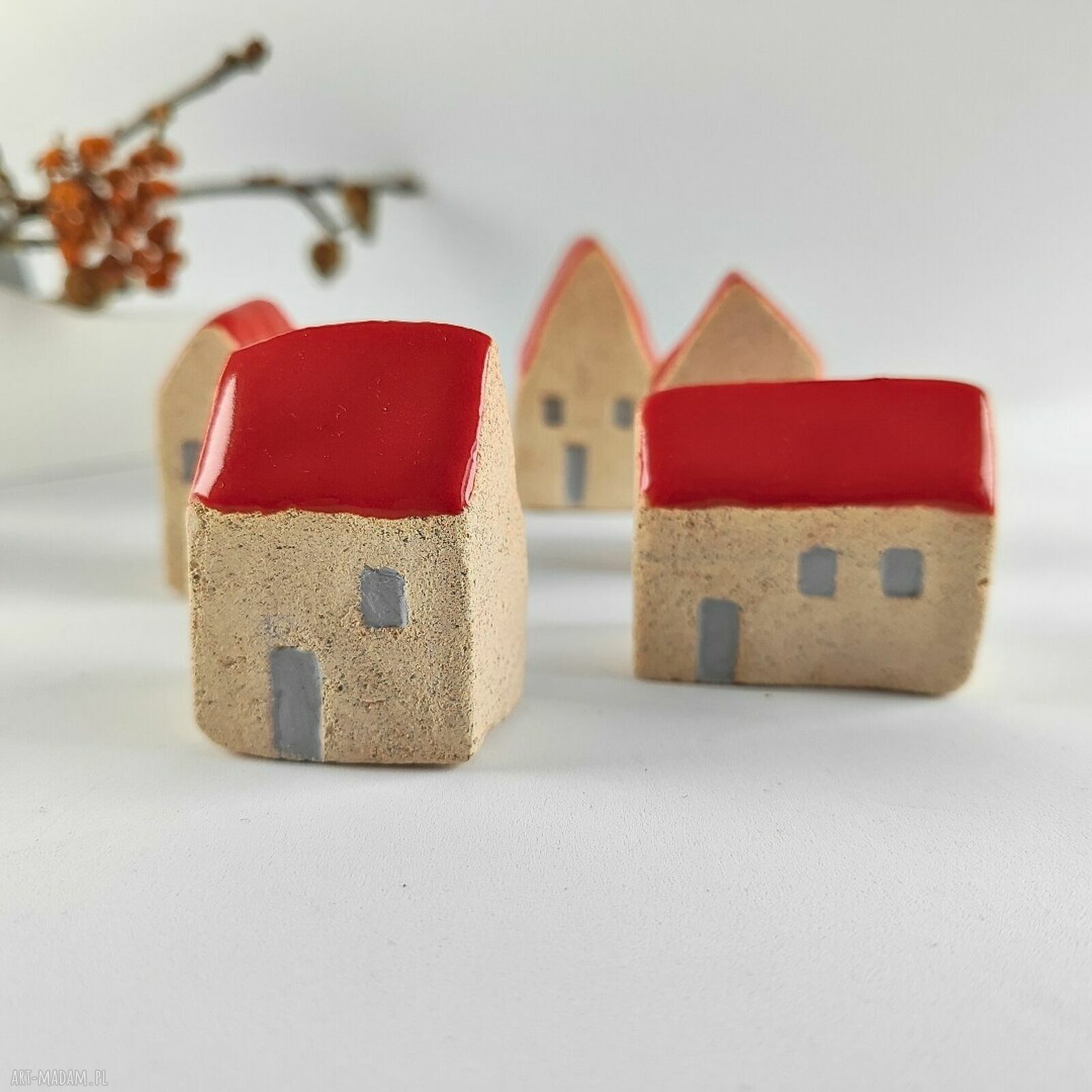 Zestaw 5 ceramicznych domków do dekoracji - szamot i czerwone dachy