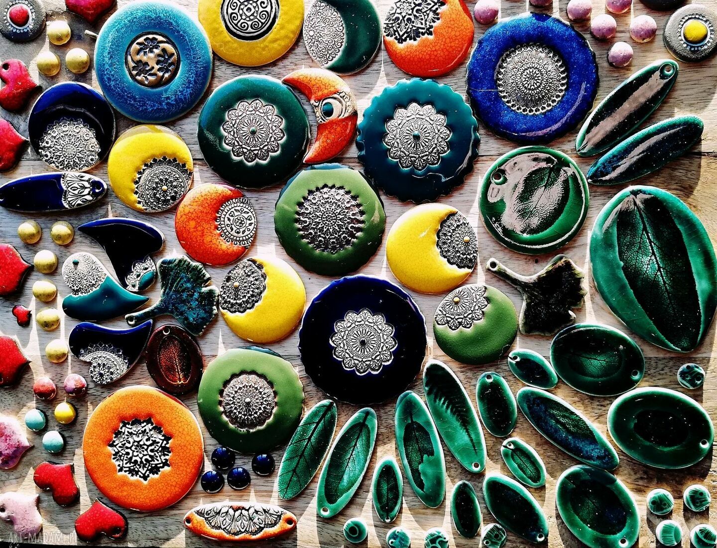 Musztardowe ceramiczne kolczyki sztyfty Gaia ceramika