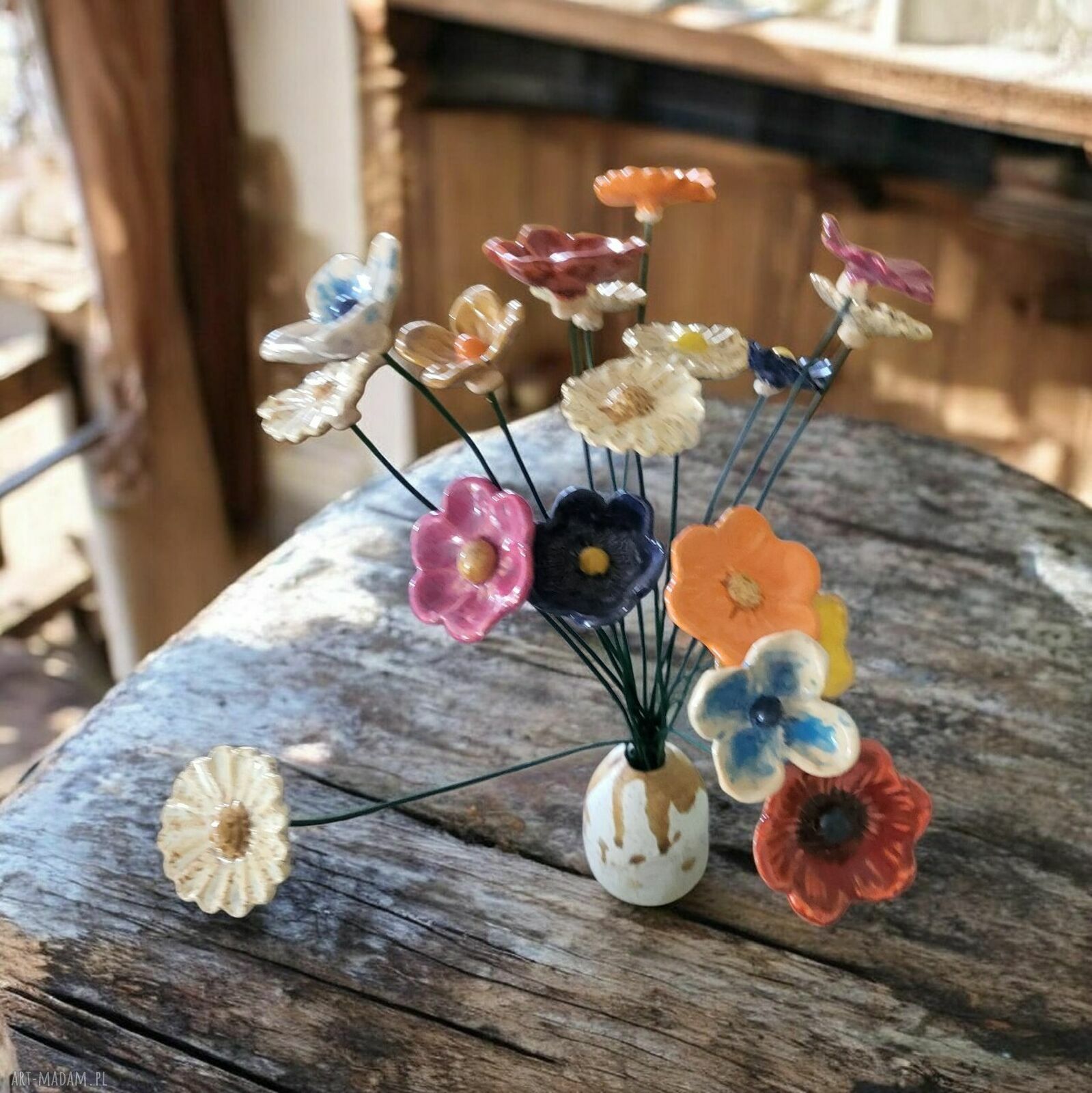 Ceramiczne kwiaty w wazonie - organiczna ceramika Art by Leika