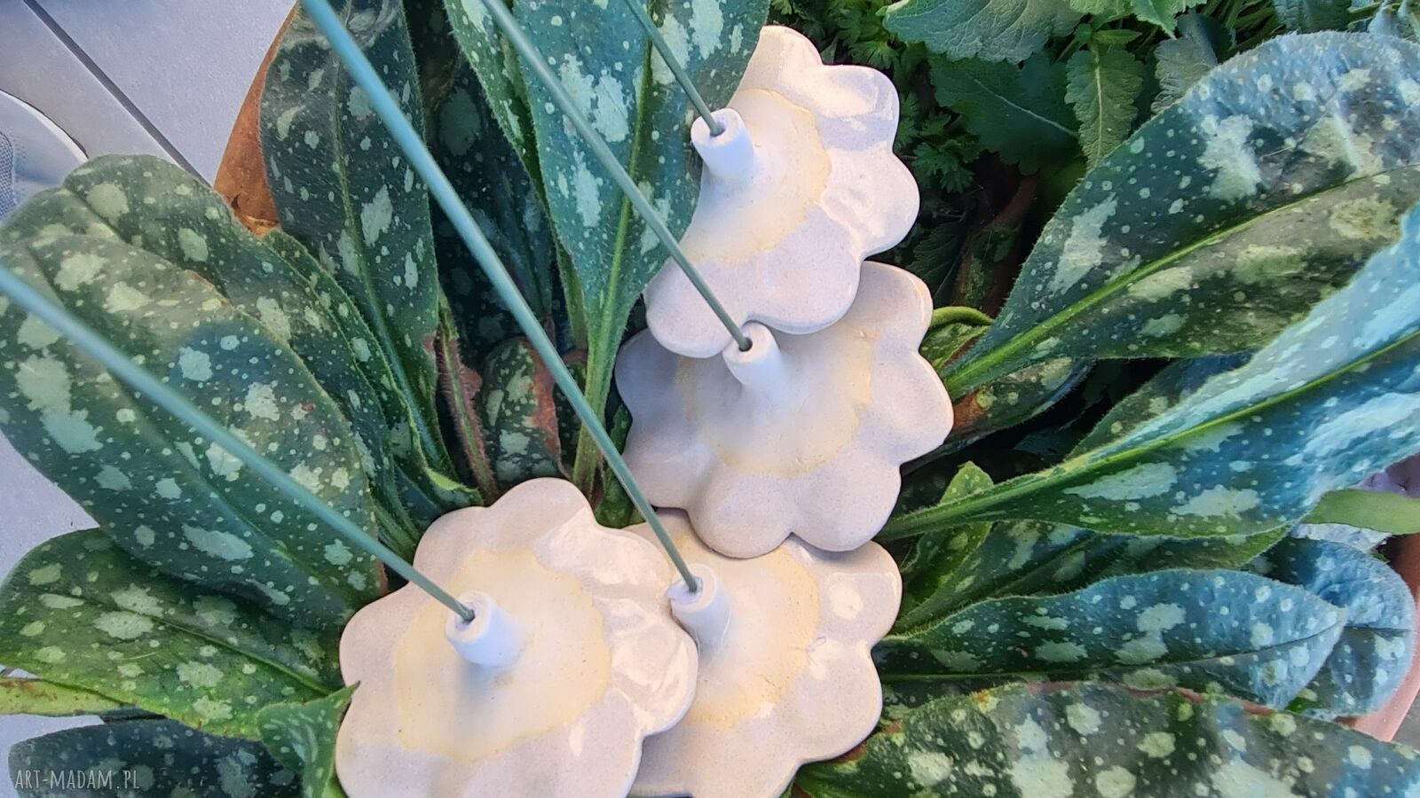 Ręcznie wykonane ceramiczne kwiaty - zestaw 4 szt.