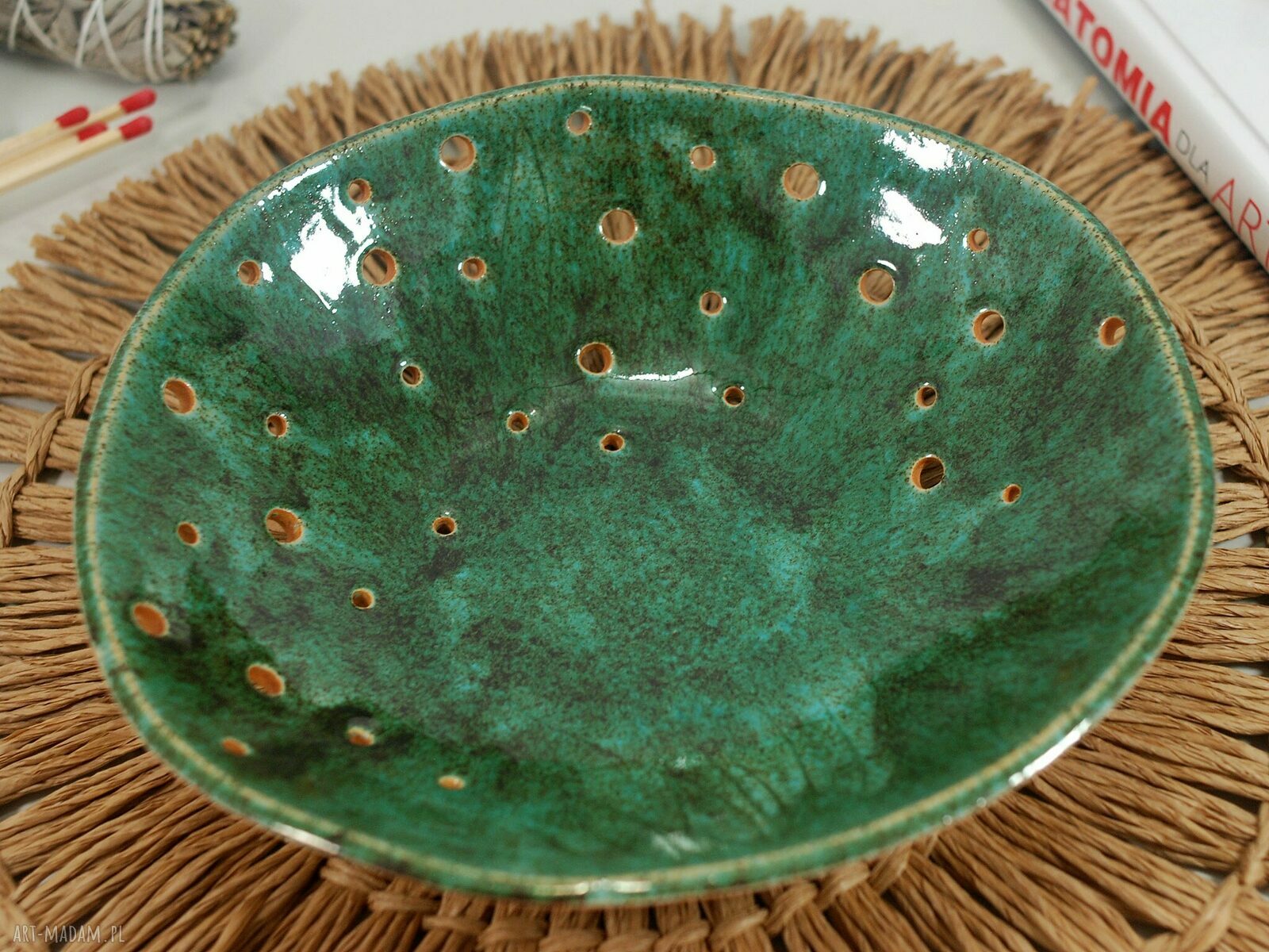 Ceramiczna misa dekoracyjna zielona z motywem liścia