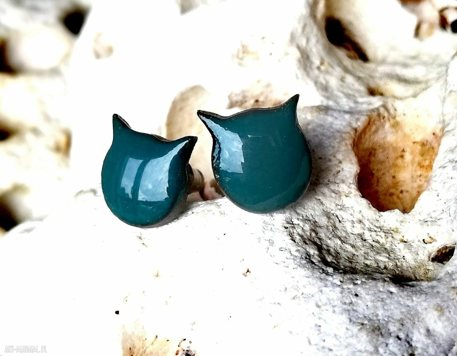 Zielone ceramiczne koty na antyalergicznych sztyftach - kolczyki wkrętki dla miłośniczek kotów
