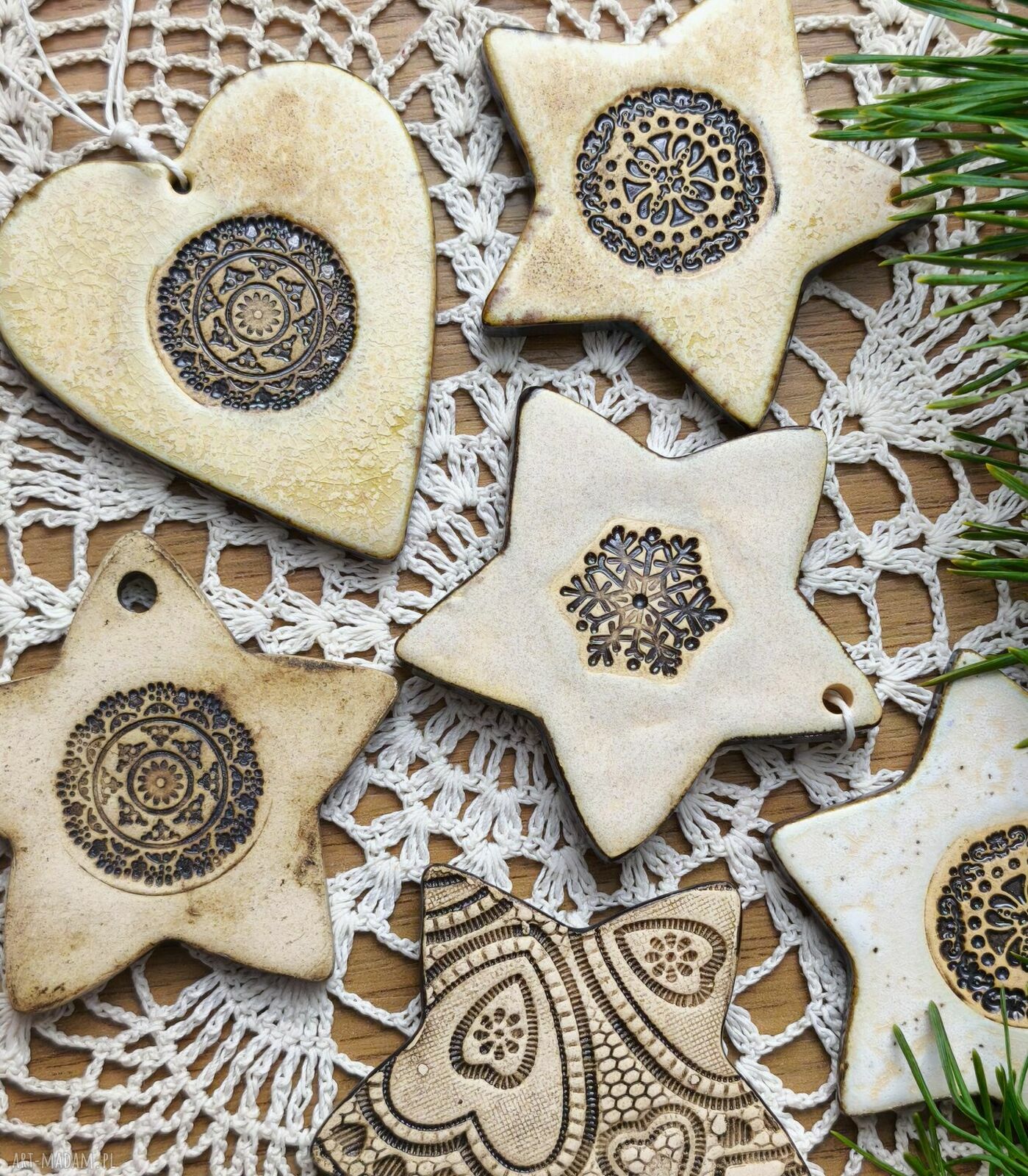 Ceramiczne ozdoby na choinkę - zestaw 6 ręcznie robionych gwiazdek