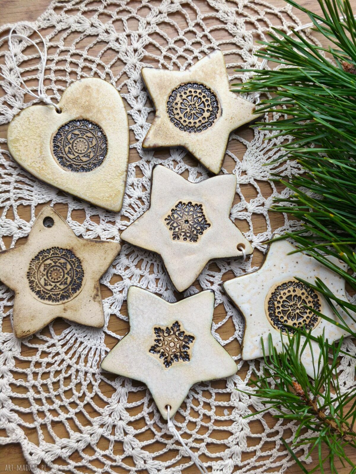 Ceramiczne ozdoby na choinkę - zestaw 6 ręcznie robionych gwiazdek