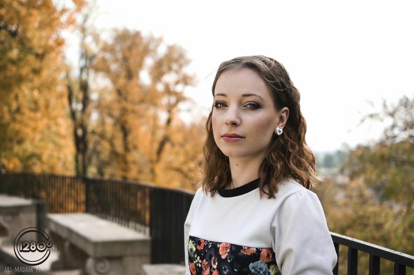 Błękitne ceramiczne kolczyki sztyfty w kształcie serca