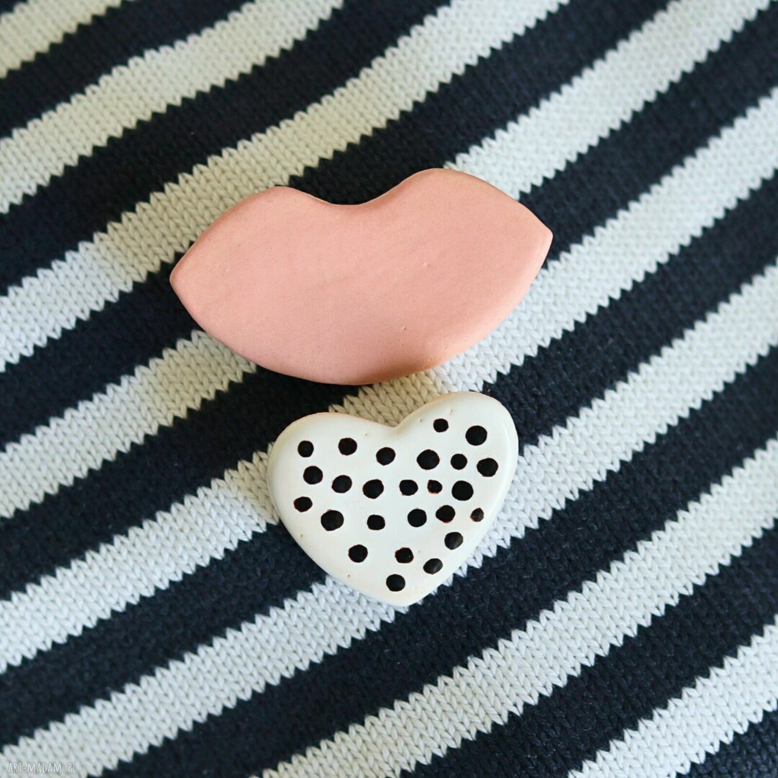 Ceramiczne broszki usta i serce - zestaw 2 szt. handmade