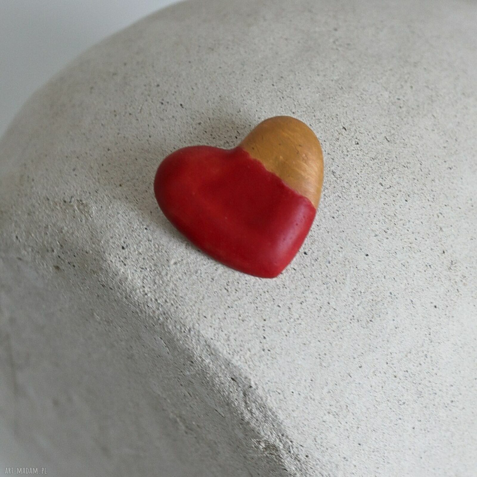 Ceramiczne serce - broszka handmade z matowym szkliwem