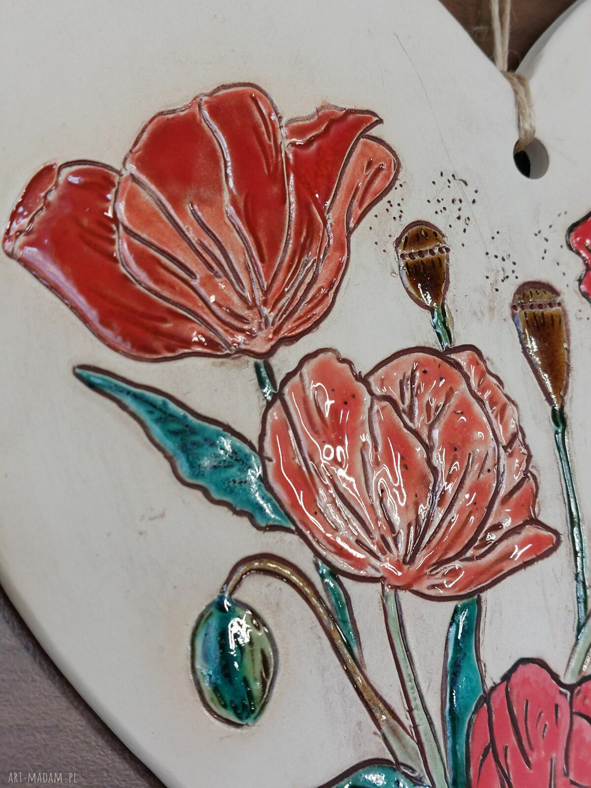 Ceramiczne serce z makami - ręcznie robiona dekoracja na ścianę