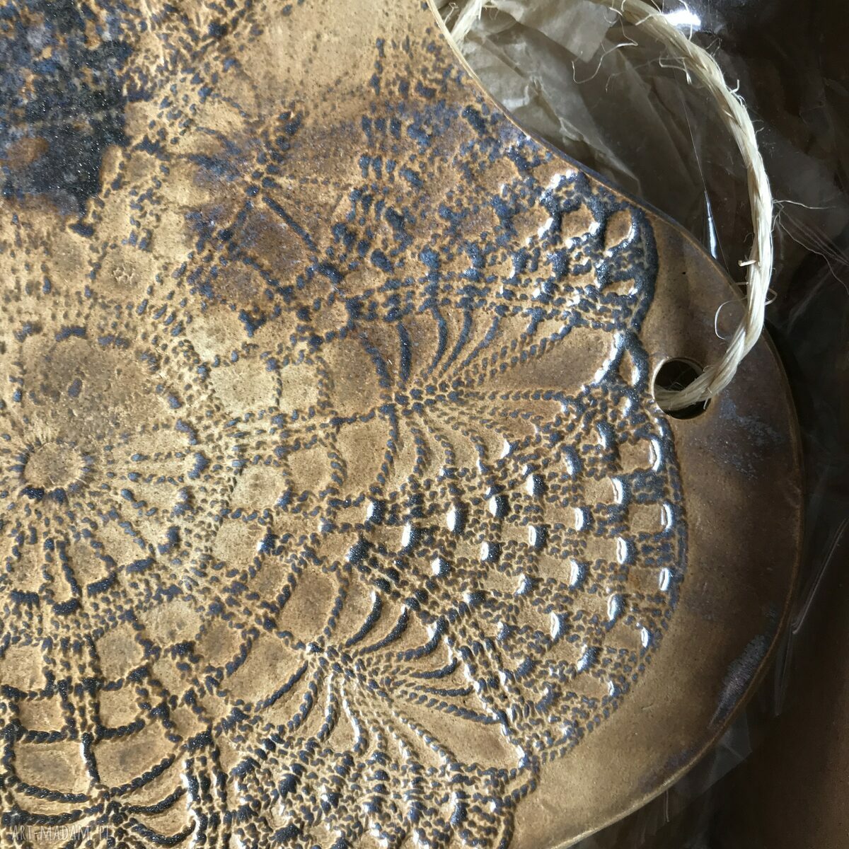 Ceramiczne serce z odciskiem serwetki - wyjątkowy wallhanging do domu