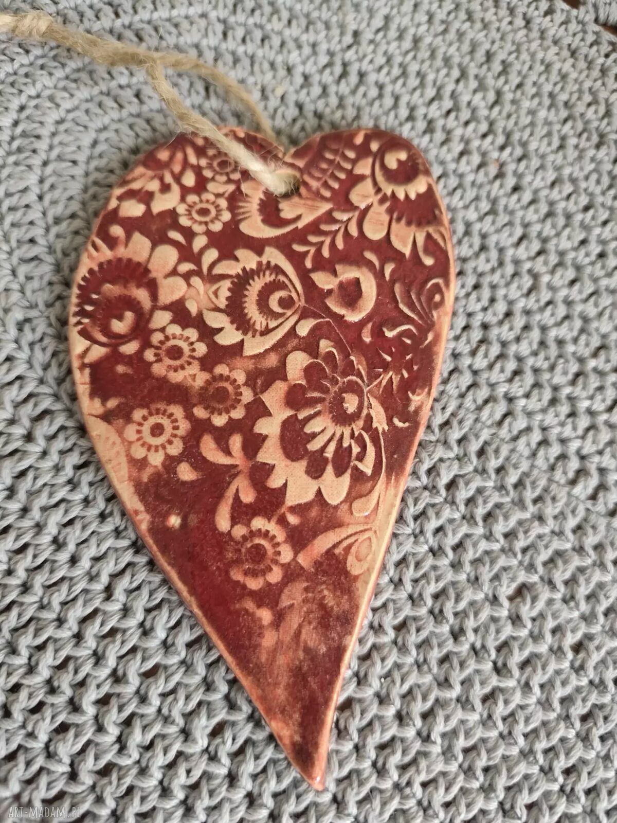 Turkusowe serce ceramiczne z ozdobnym wzorem