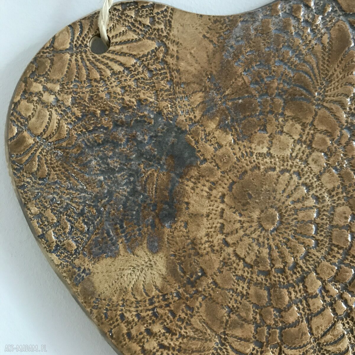 Ceramiczne serce z odciskiem serwetki - wyjątkowy wallhanging do domu