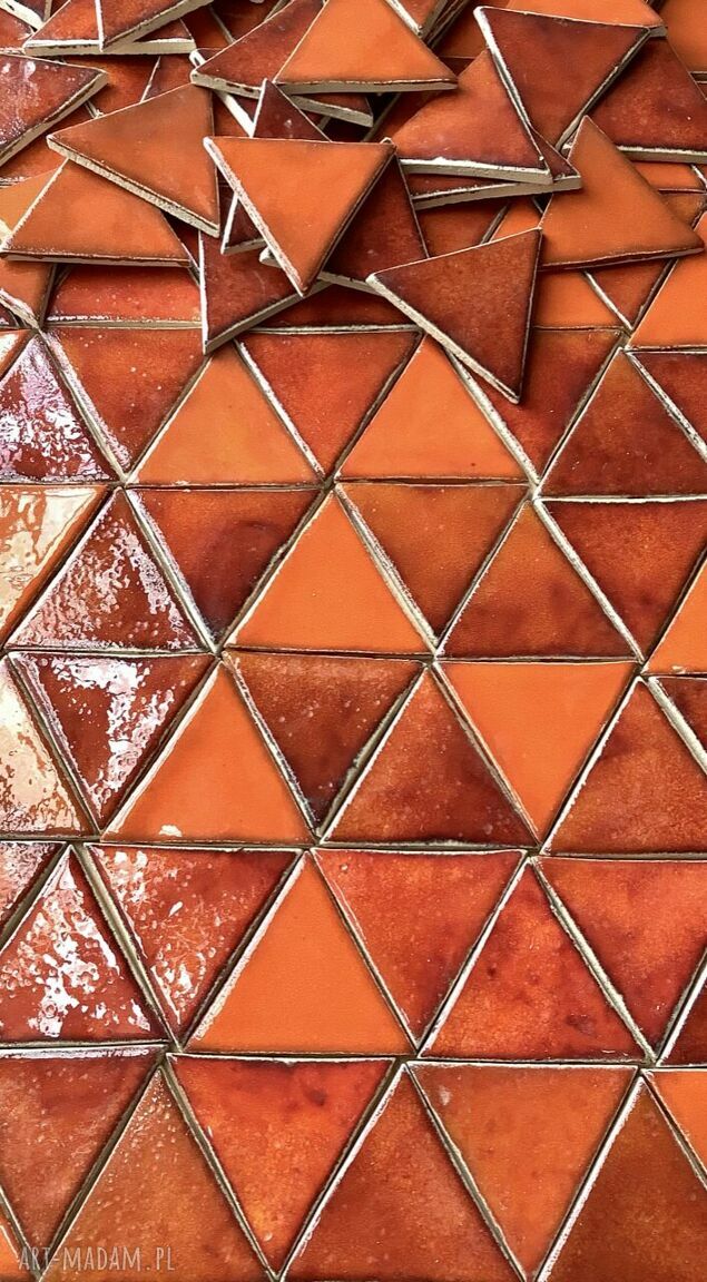 Ceramiczne trójkątne kafelki „Lawa” - czerwone płytki ścienne handmade