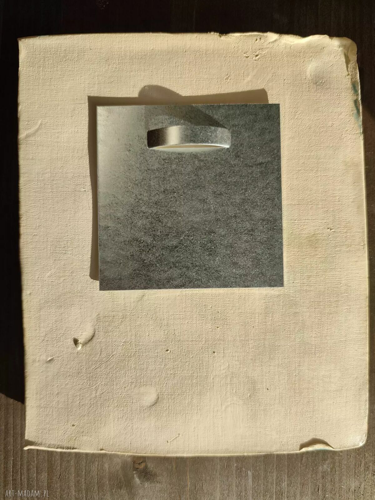 Anioł ceramiczny z pomarańczową kokardą