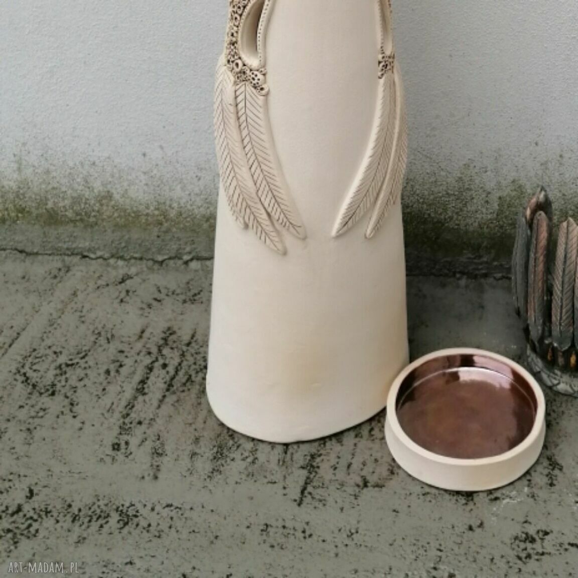 Anioł ceramiczny Pernati - ręcznie lepiona dekoracja z lampionem na tea-light