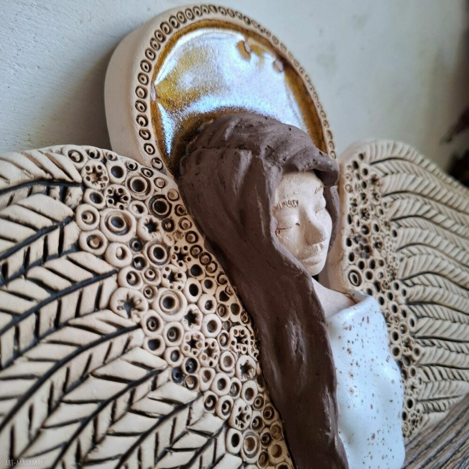 Anioł ceramiczny Sitan - ręcznie lepiony i gotowy do zawieszenia