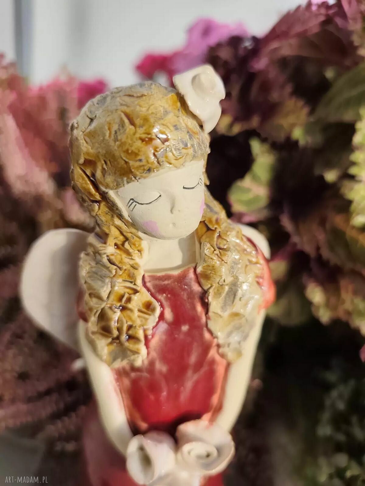 Anioł ceramiczny z misiem - wyjątkowa pamiątka na ważną okazję