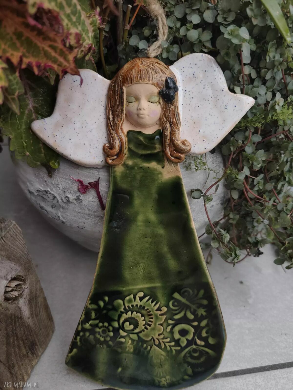 Anioł ceramiczny w zielonej sukience - wyjątkowa dekoracja