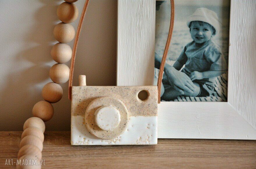 Aparat ceramiczny - fotograficzna dekoracja na skórzanym pasku